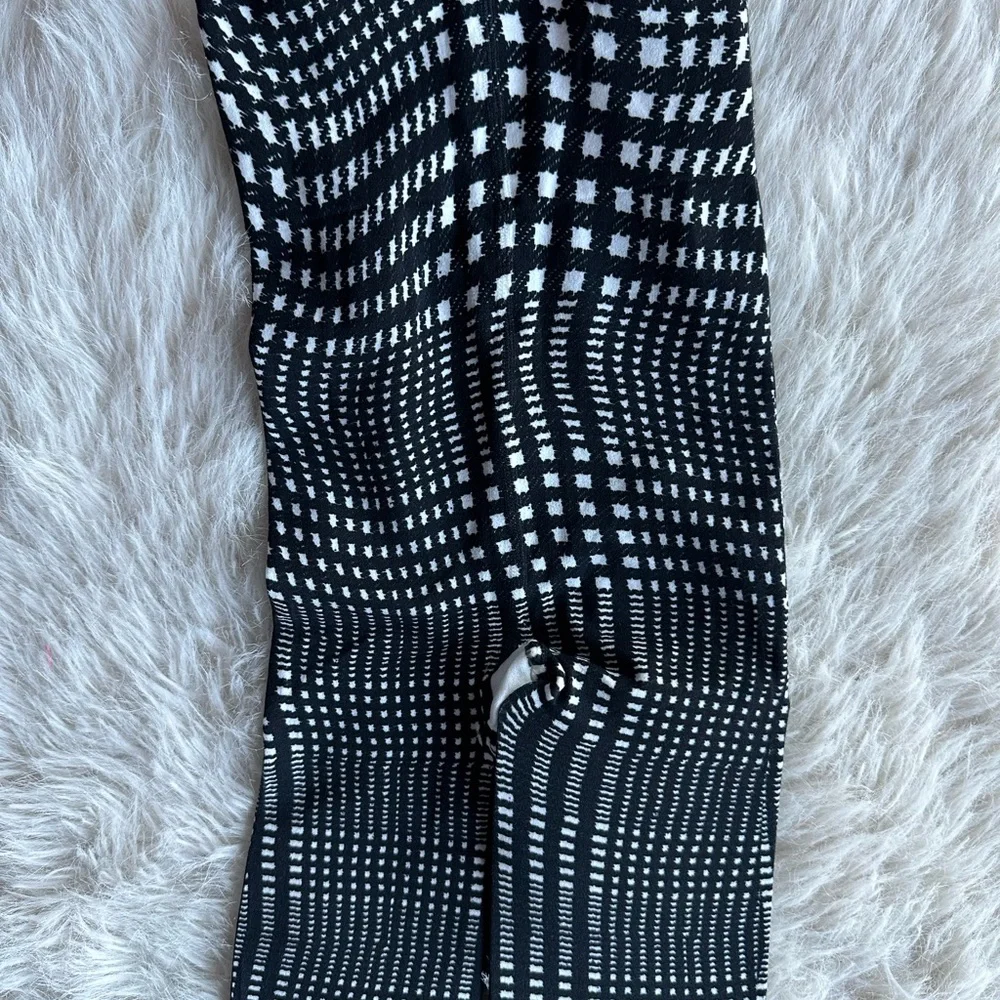 Burberry Black and White Houndstooth Tights  New without tags - Picture 3 of 12
